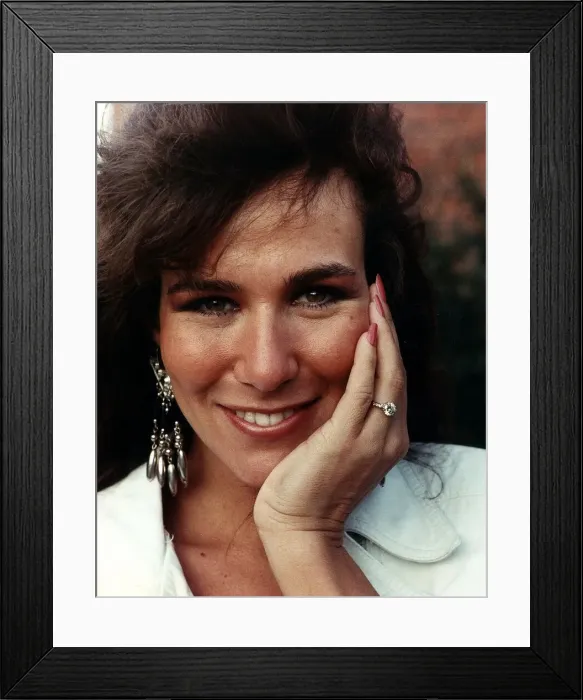 Framed Print : Linda Lusardi Model / TV Presenter Framed Print : Linda Lusardi Model / TV Presenter