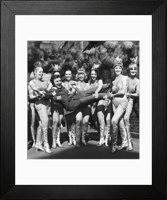 Framed Print : Des O Connor TV Presenter Comedian being given surprise welcome by show Framed Print : Des O Connor TV Presenter Comedian being given surprise welcome by show