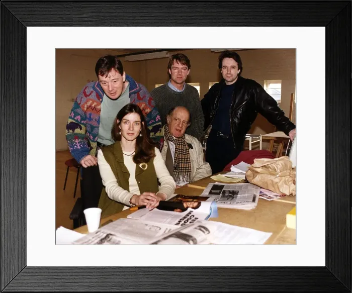 Framed Print : TV Programme Drop The Dead Donkey with the cast Framed Print : TV Programme Drop The Dead Donkey with the cast