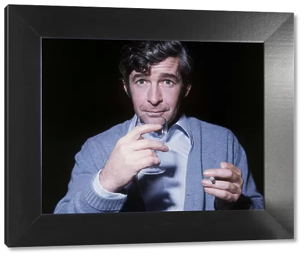 Dave Allen comedian drinking from a glass A©mirrorpix