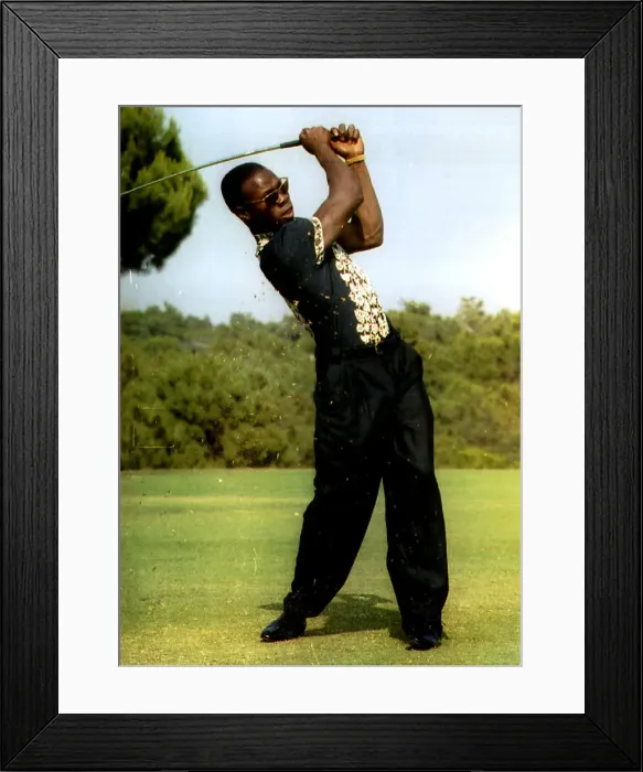 Framed Print : Chris Eubank Boxing On the golf course at Quinta Do Lago Framed Print : Chris Eubank Boxing On the golf course at Quinta Do Lago