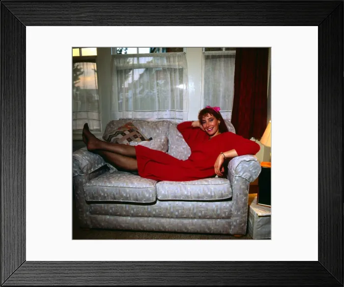 Framed Print : Phyllis Logan lying on couch November 1987 Framed Print : Phyllis Logan lying on couch November 1987