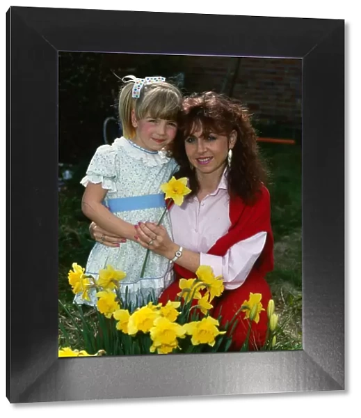 Lesley St John actress May 1986 with daughter Nicola in Newcastle