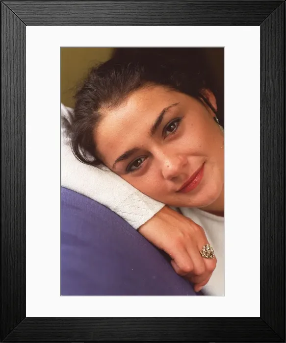 Framed Print : Portrait of actress Natalie Robb September 1998 at her home in Weybridge Framed Print : Portrait of actress Natalie Robb September 1998 at her home in Weybridge