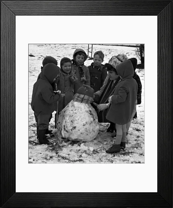Framed Print : Binley Nursery school children make a snowman. Coventry. 17th January 1966 Framed Print : Binley Nursery school children make a snowman. Coventry. 17th January 1966
