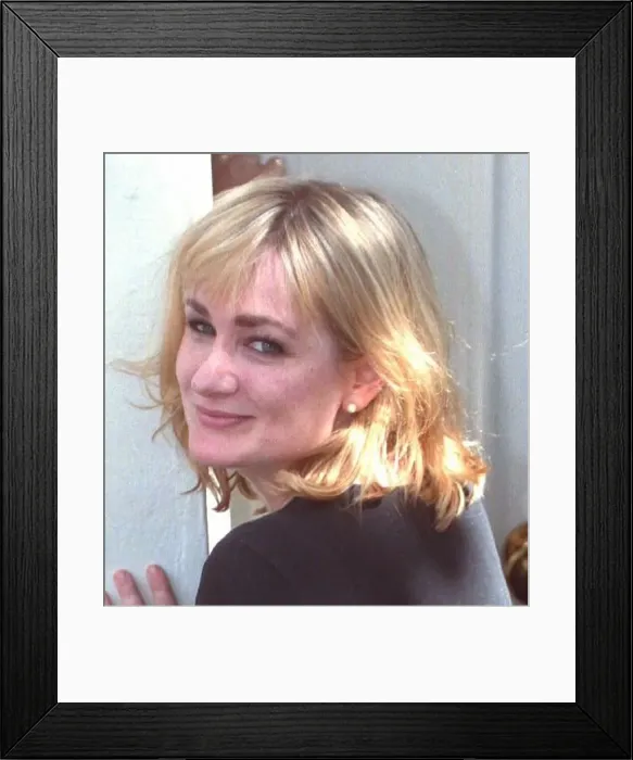  : Comedy actress Caroline Aherne August 1998 at her Kensington home