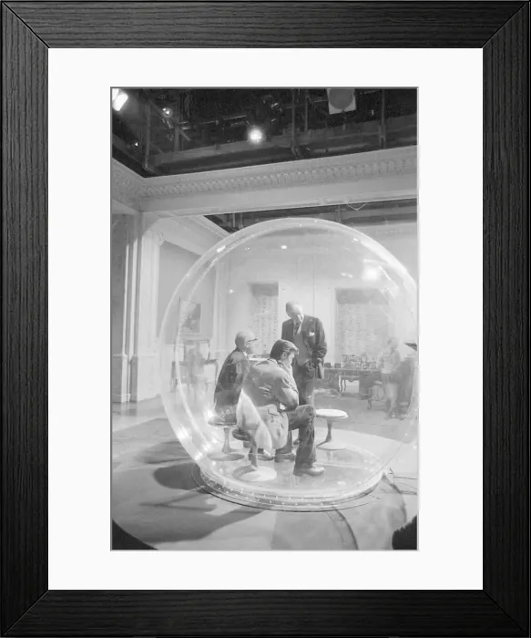 Framed Print : Left to Right Lionel Jeffries, Laurence Harvey and Eric Portman seen here on the set of