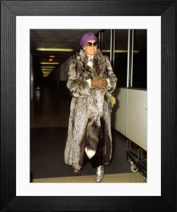 Framed Print : Britt Ekland at Glasgow airport December 1976 Framed Print : Britt Ekland at Glasgow airport December 1976