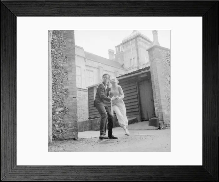 Framed Print : Susannah York seen here on location during the filming of Kaleidoscope at Horsley Towers Framed Print : Susannah York seen here on location during the filming of Kaleidoscope at Horsley Towers