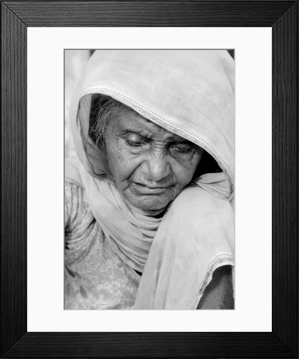 Framed Print : Cataracs dim the eyes of the old flower seller who sits at the enterance of Gandi