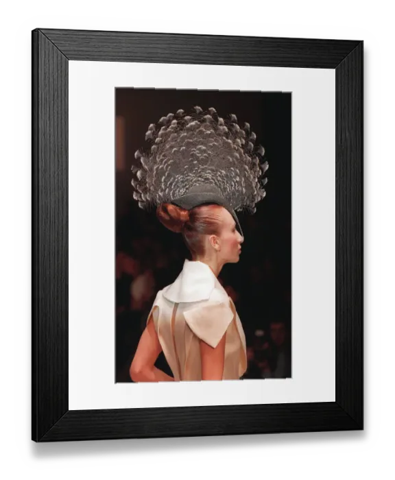 Framed Print : London Fashion Week Feb 1999 model wearing a Philip Treacy hat Framed Print : London Fashion Week Feb 1999 model wearing a Philip Treacy hat