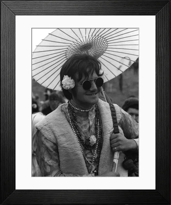Framed Print : Hippies congregate at Woburn Abbey for love festival. 30th August 1967