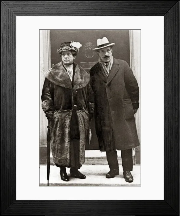 Framed Print : Mr and Mrs Tom Griffiths leaving Number 10 Downing Street February 1924 Framed Print : Mr and Mrs Tom Griffiths leaving Number 10 Downing Street February 1924