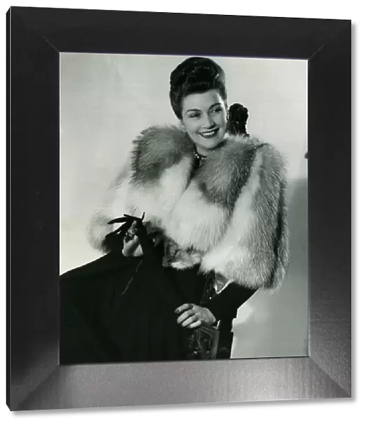 Fashion 1940s Model Platino fox fur coat
