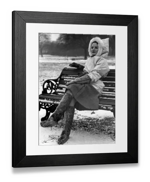 Framed Print : Fashion 1930s Miss Esme Watson sitting on a park bench in Regent