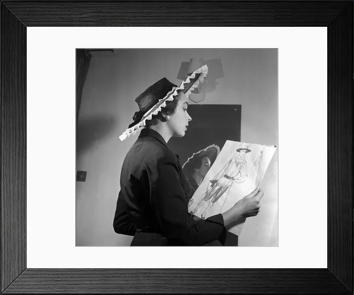 Framed Print : Daily Mirror fashion Editor Ailsa Garland looking at coronation designs wearing her own