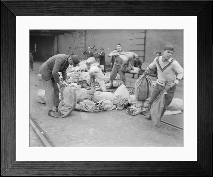 Framed Print : General Strike May 1926 Undergraduates at Dover help with the continental mail