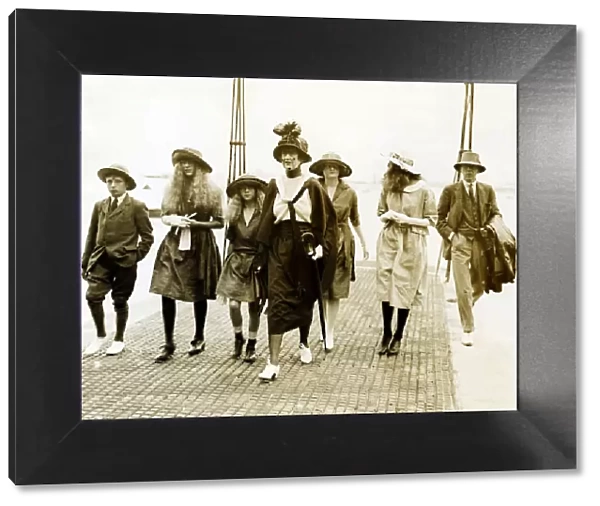 Clothing Fashion 1920s Mrs Guinness and her children at Cowes on holiday