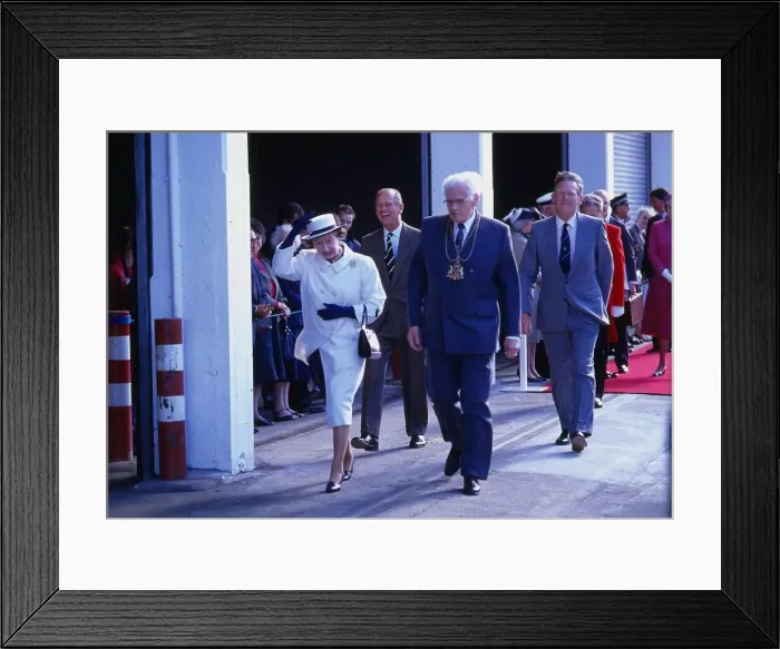 Framed Print : Queen Elizabeth II August 1988 holding on to her hat while Prince Philip Duke of Framed Print : Queen Elizabeth II August 1988 holding on to her hat while Prince Philip Duke of
