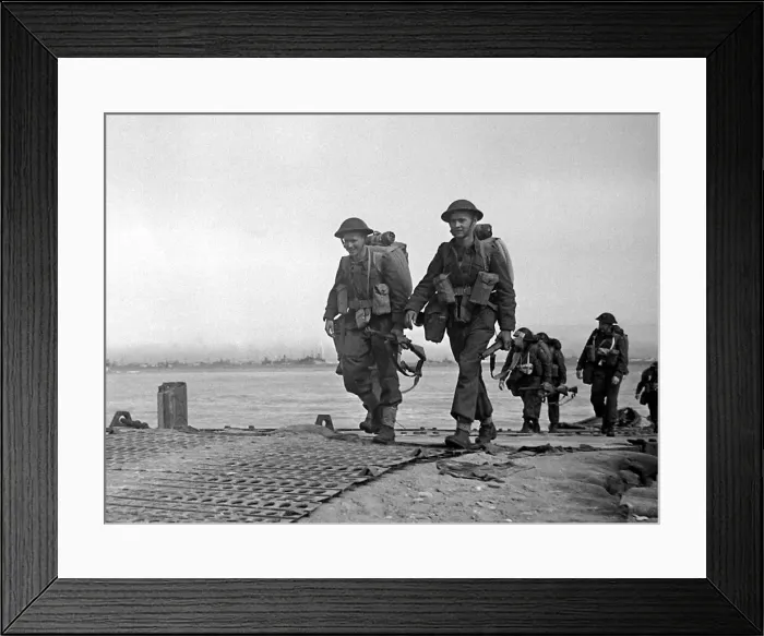 Framed Print : British troops disembark at Arromanches, code named Gold Beach Framed Print : British troops disembark at Arromanches, code named Gold Beach