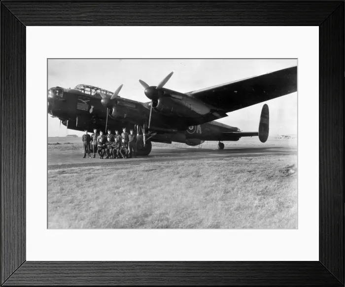 Framed Print : An RAF crew pose for a group photograph beside the veteran Lancaster bomber Framed Print : An RAF crew pose for a group photograph beside the veteran Lancaster bomber