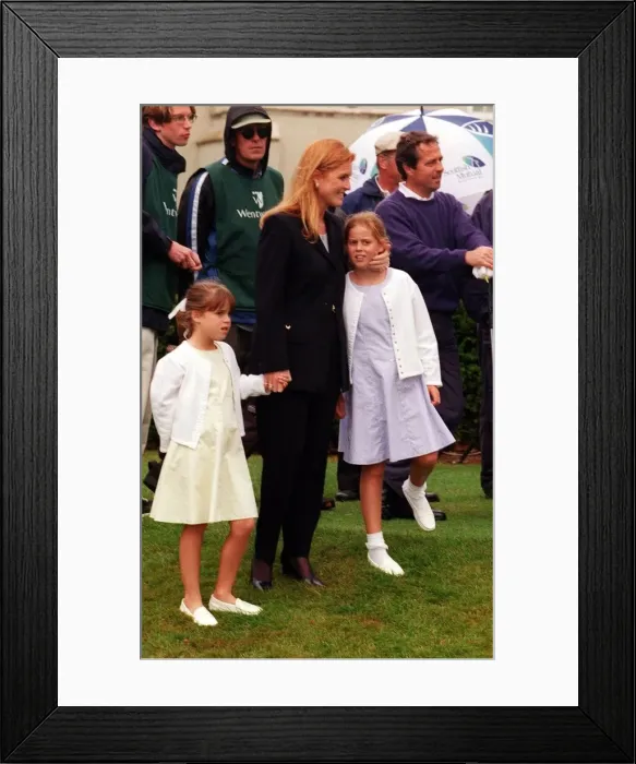 Framed Print : The Duchess of York with her daughters August 1998 Beatrice (R) and Eugenie (L Framed Print : The Duchess of York with her daughters August 1998 Beatrice (R) and Eugenie (L