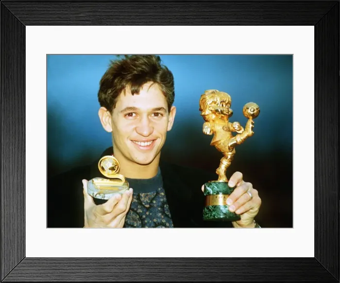 Framed Print : Gary Lineker with his special award and Englands fairplay Award 1991 Framed Print : Gary Lineker with his special award and Englands fairplay Award 1991