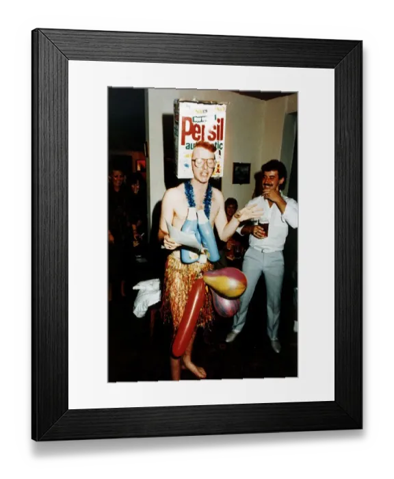 Framed Print : Chris Evans TV Presenter as a Persil-O-Gram at his ex-Girlfriends Dads local Pub Framed Print : Chris Evans TV Presenter as a Persil-O-Gram at his ex-Girlfriends Dads local Pub