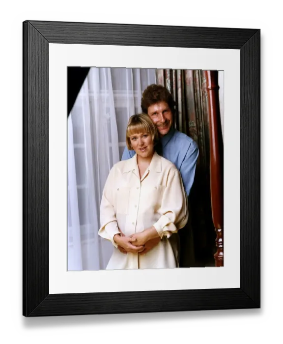 Framed Print : Kathryn Holloway TV Presenter With Boyfriend Andy Watts