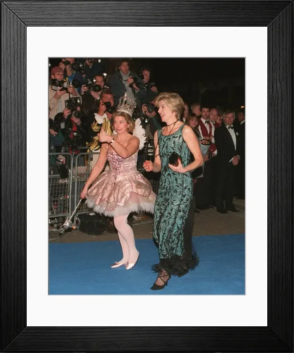 Framed Print : Selina Scott TV Presenter arrives dressed in 1920s style dress at the 50th Birthday