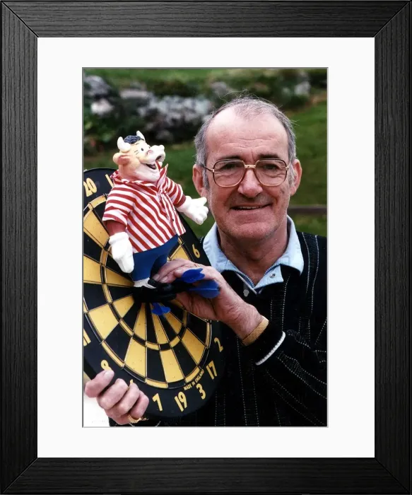 Framed Print : Jim Bowen TV Presenter Framed Print : Jim Bowen TV Presenter