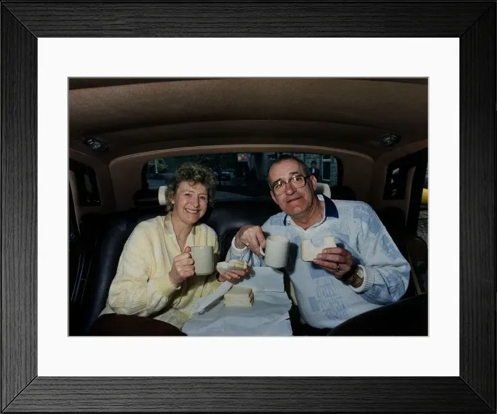 Framed Print : Jim Bowen TV Presenter Bullseye sitting in the back of a Rolls Royce with his ife Phyllis Framed Print : Jim Bowen TV Presenter Bullseye sitting in the back of a Rolls Royce with his ife Phyllis