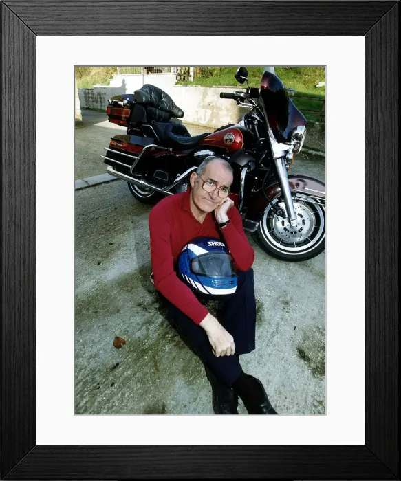 Framed Print : Jim Bowen TV Presenter Bullseye at home Framed Print : Jim Bowen TV Presenter Bullseye at home