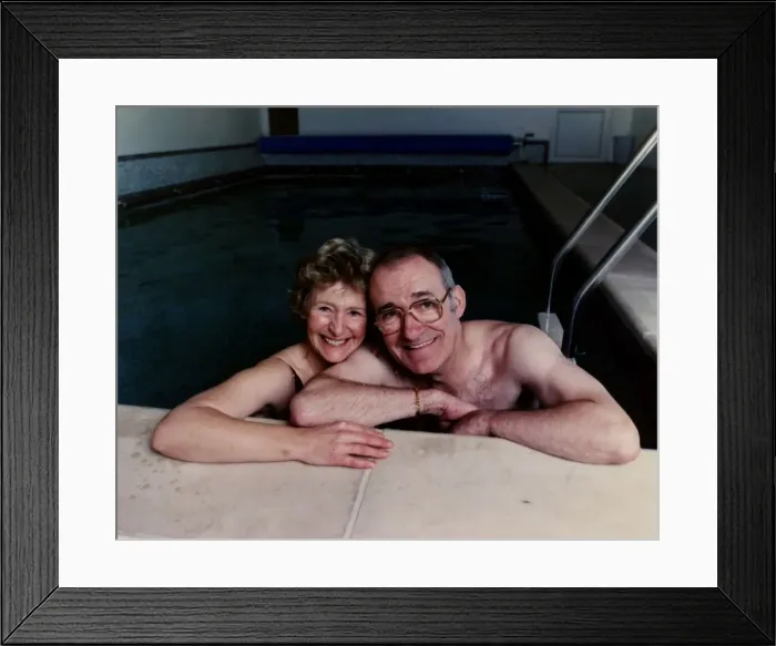 Framed Print : Jim Bowen comedian / TV Presenter with his wife Framed Print : Jim Bowen comedian / TV Presenter with his wife