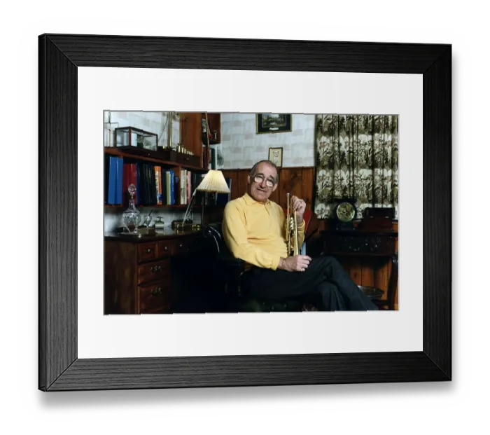 Framed Print : Jim Bowen TV Presenter Bullseye Framed Print : Jim Bowen TV Presenter Bullseye