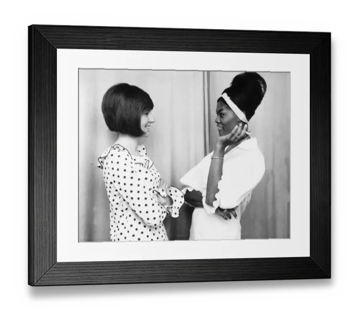 Framed Print : Cilla Black Singer / TV Presenter with singer Dionne Warwick MSI Framed Print : Cilla Black Singer / TV Presenter with singer Dionne Warwick MSI