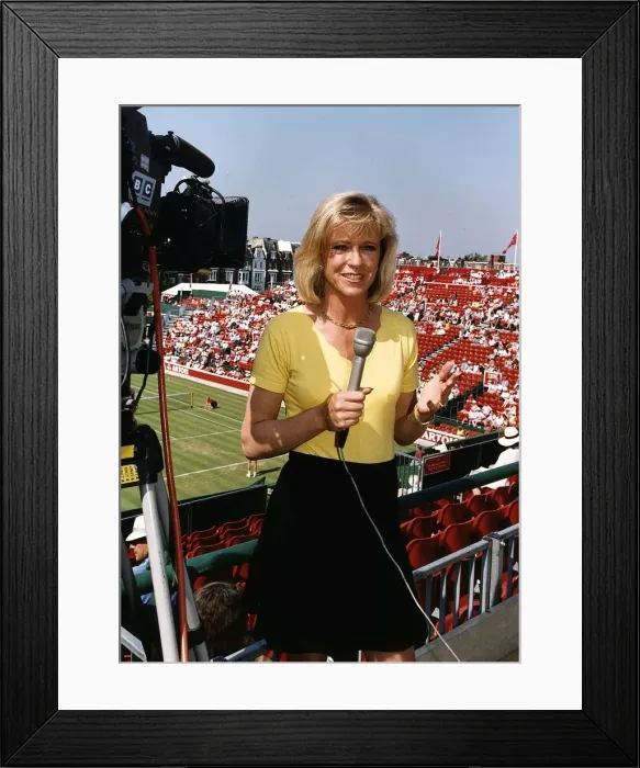 Framed Print : Sue Barker TV Presenter commentating for SKY TV at the Stella Artois tennis tournament