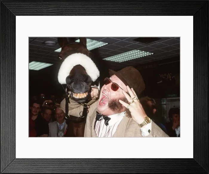 Framed Print : John McCririck horseracing expert and TV presenter stand with Red Rum