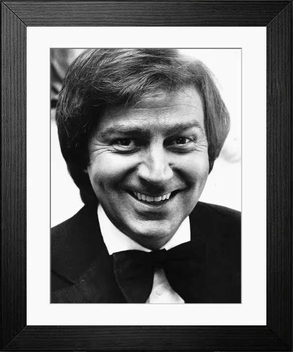Framed Print : Des O Connor TV Presenter Comedian smiling portrait shot A©mirrorpix