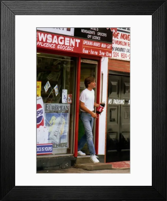 Framed Print : Richard Madeley TV Presenter leaving a local newsagent with a bottole of coke