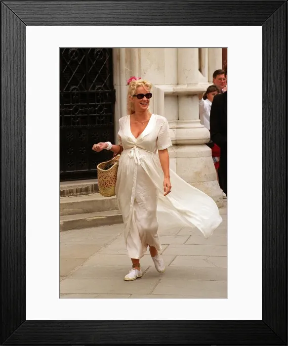 Framed Print : Paula Yates TV presenter at the High Court today where her divorce proceedings continue Framed Print : Paula Yates TV presenter at the High Court today where her divorce proceedings continue