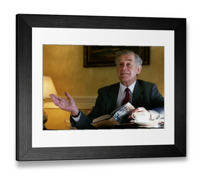 Framed Print : Magnus Magnusson from Iceland TV Presenter of BBC TV knowledge programme Mastermind reads