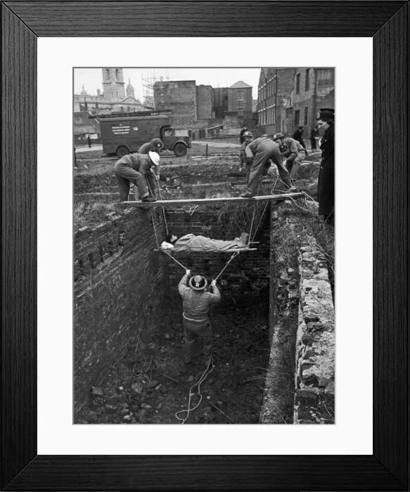 Framed Print : A large scale Civil Defence exercise held at Portsmouth
