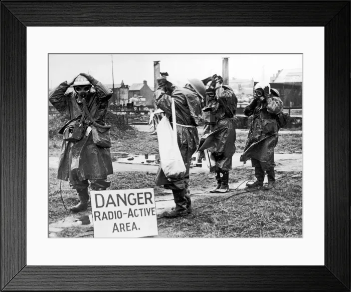 Framed Print : A large scale Civil Defence exercise held at Portsmouth