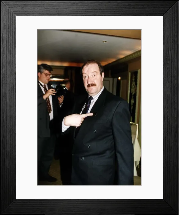 Framed Print : Gorden Kaye Actor at the Variety Club Tribute to Liza Minnelli