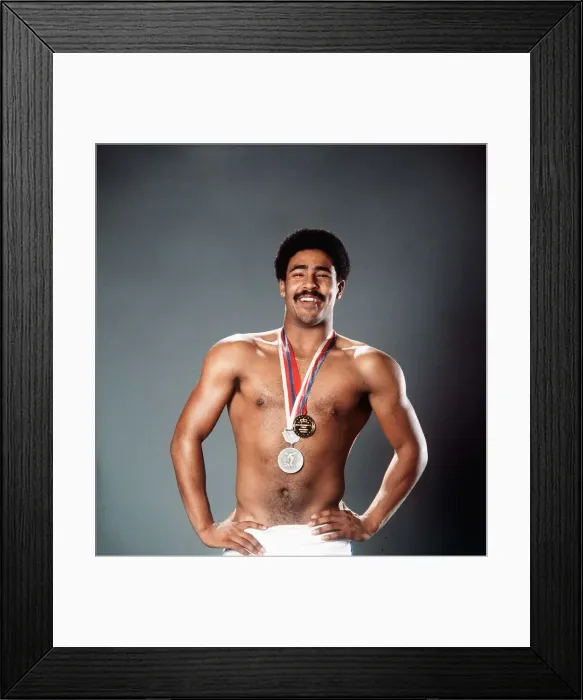 Framed Print : Decathlon champion Daley Thompson with his Commonwealth gold medal