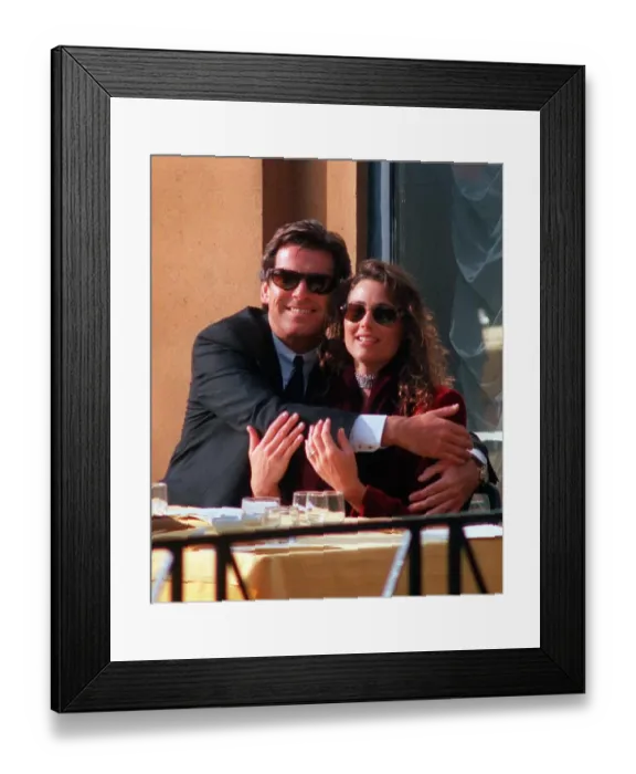 Framed Print : Pierce Brosnan and girlfriend Keely Shaye Smith in Rome Framed Print : Pierce Brosnan and girlfriend Keely Shaye Smith in Rome