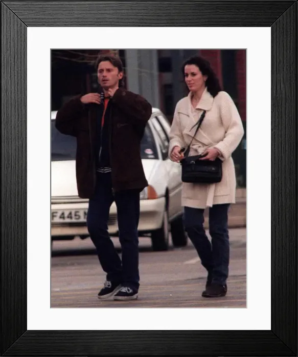 Framed Print : Robert Carlyle Actor with a Granada Makeup Artist in Manchester Framed Print : Robert Carlyle Actor with a Granada Makeup Artist in Manchester