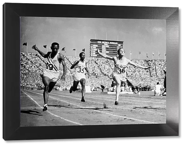 Harrison Dillard crossing the finishing line in the 1948 London Olympic Games 100 metre
