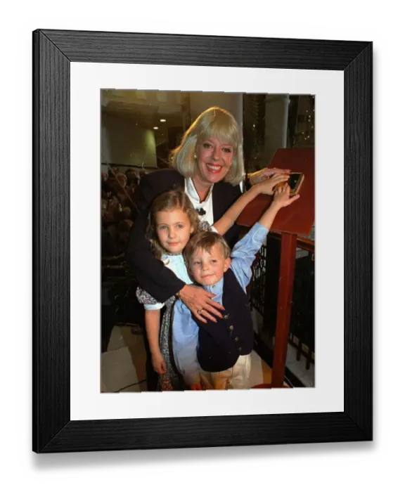 Framed Print : Julie Goodyear actress who formerly starred as Bet Gilroy in TV programme Coronation